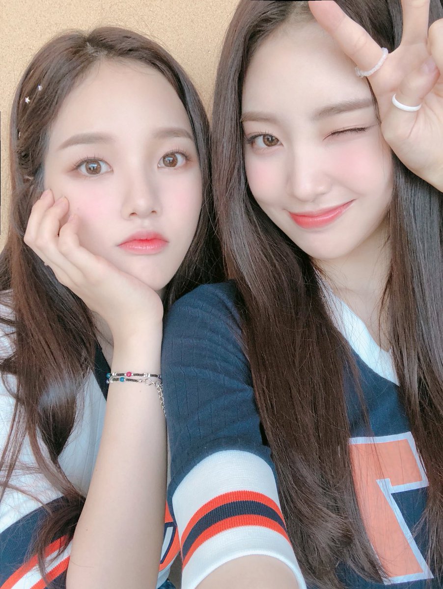 _Weeeklys's tweet photo. [#이수진] 여러분 저희가 오늘 처음으로 음악중심에 출연했습니다~ 무대 잘 보셨나요?? 파워 불꽃에 꽃가루까지!! 눈을 뗄 수 없었던 Tag Me 무대👍 앞으로도 많은 기대 부탁드려요~🎉 
-
#Weeekly #위클리
#LeeSoojin
#조아 #Zoa https://t.co/KVlP0Hfqd6