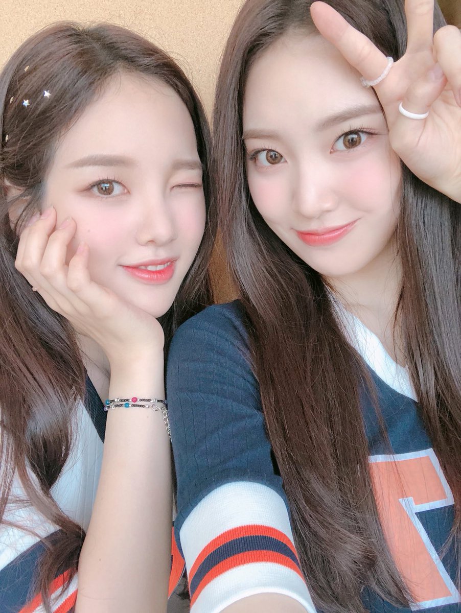 _Weeeklys's tweet photo. [#이수진] 여러분 저희가 오늘 처음으로 음악중심에 출연했습니다~ 무대 잘 보셨나요?? 파워 불꽃에 꽃가루까지!! 눈을 뗄 수 없었던 Tag Me 무대👍 앞으로도 많은 기대 부탁드려요~🎉 
-
#Weeekly #위클리
#LeeSoojin
#조아 #Zoa https://t.co/KVlP0Hfqd6