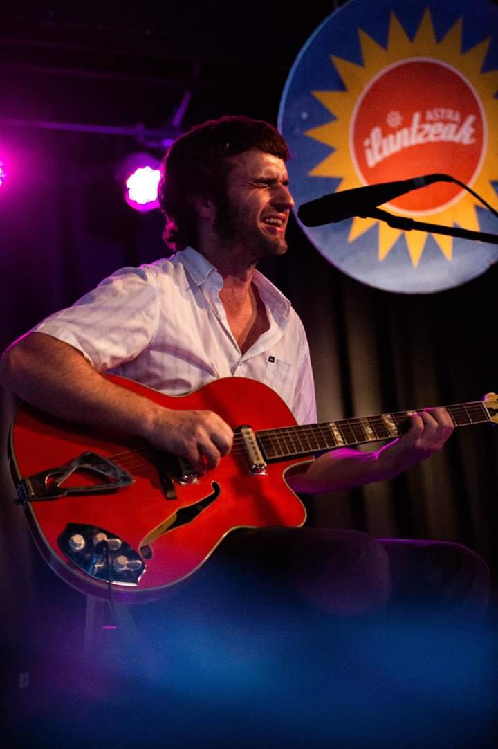 AstraGernika's tweet image. Lehen Astra iluntzea  atzokoa ✨ kontzertu berezi honen bueltan batu ginen, herriko kulturgile eta kulturguneak, txikitik babestuz eta zainduz.

Eskerrik asko @EtxebarriaMusic eta #Moxal. Euria ere ez zen aitzakia izan, autogestioz alternatiba eraikitzen jarraitzeko.