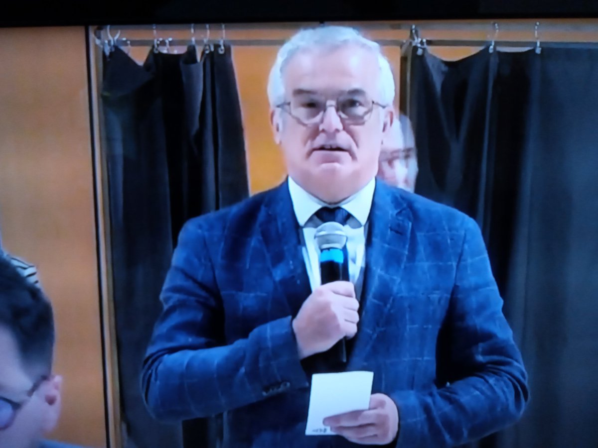 pldm74's tweet photo. Thierry #REPENTIN nouveau maire de #Chambéry donne la parole à Michel #DANTIN, ancien maire, lors de la séance d'installation du conseil municipal dans une urbanité républicaine exemplaire. https://t.co/pckplmb1oL
