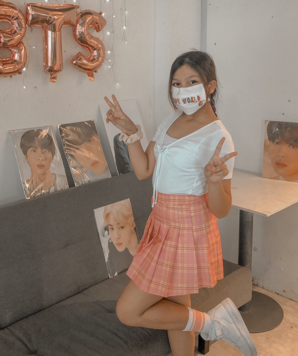 Myra_horvejkyul's tweet photo. Cafe date wif lil sis 🤍 #pluseighttwo #bts https://t.co/udFThr9U25