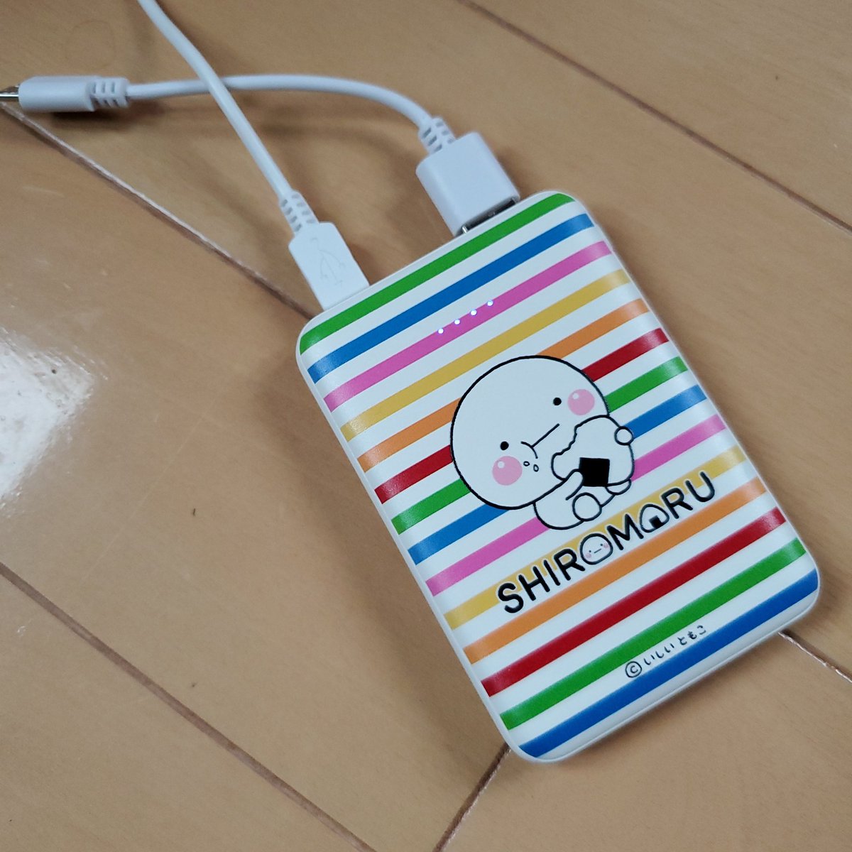 夏帆 しろまるのモバイルバッテリーをダイソーで買ってきた 今使ってるモバイルバッテリー2つは長持ちするけどでかくて荷物なる 2つ目はコンパクトなんだけどそんな長持ちしないからダメとして これを T Co Wzy5cktzgl Twitter