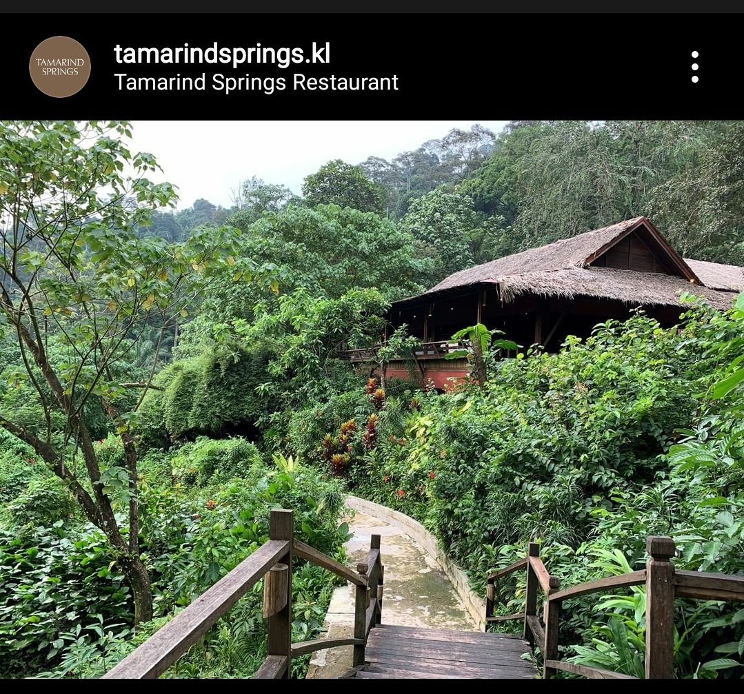 Tamarind Springs KL Ok ni memang cantik. Siang atau malam dua duanya cantik. Malam more romantic mcm tu. Sini serve asian food la, mostly thai. Vietnam ada sikit. Rice noodle salad, siakap crispy, tomyam. Kadang2 ada promo for 3 course meal boleh check ler.