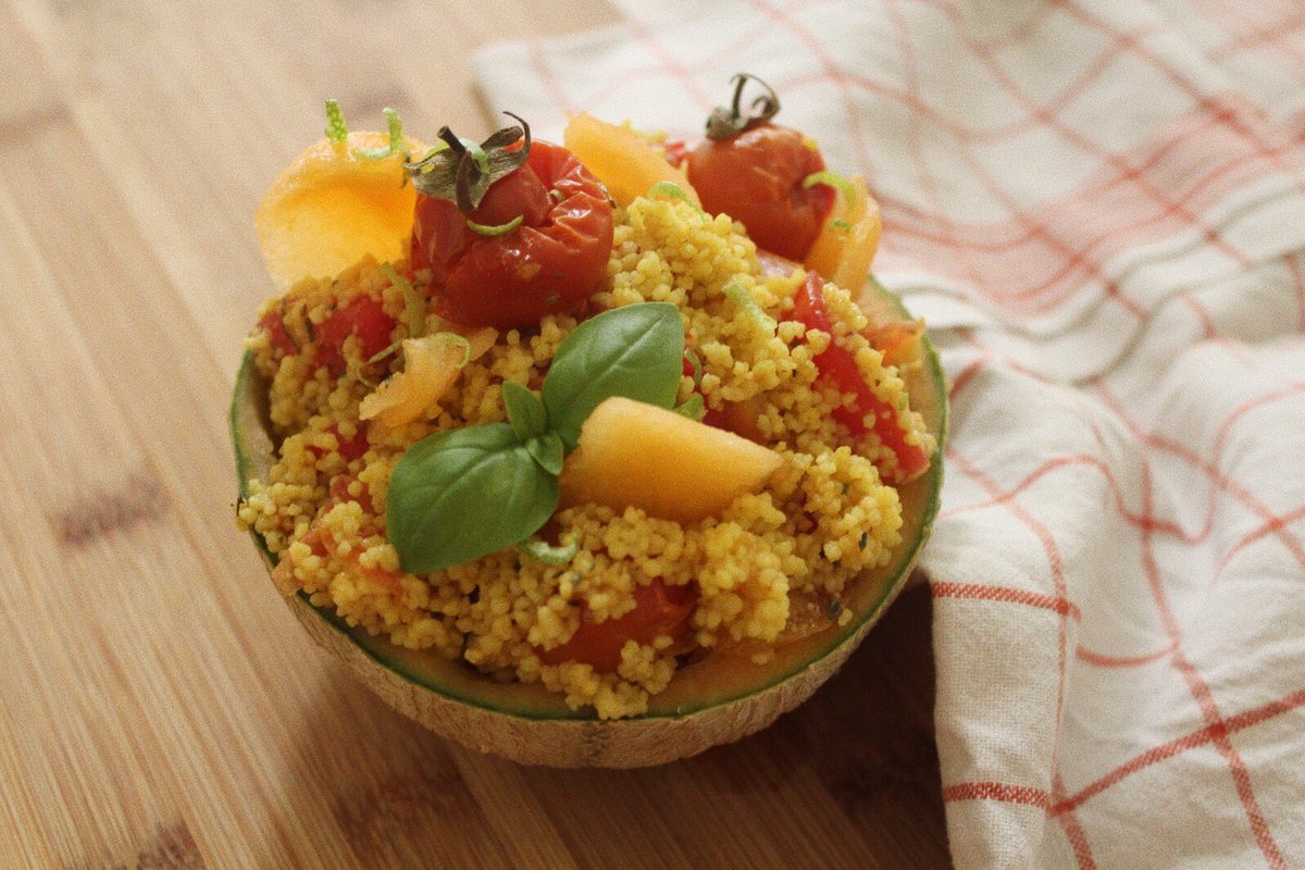 PanierDuCitadin's tweet photo. 🥙SALADE ESTIVALE🥙
Rapide, nécessitant peu d’ingrédients, de saison et saine, retrouvez la recette de notre joli Taboulé au melon sur notre compte Instragram 🥗
#fruits #légumes #agriculture #bio #raisonnée #producteurs #Paris #Paris18 #pointretrait #paniers #taboulé https://t.co/MhFZdCRooI