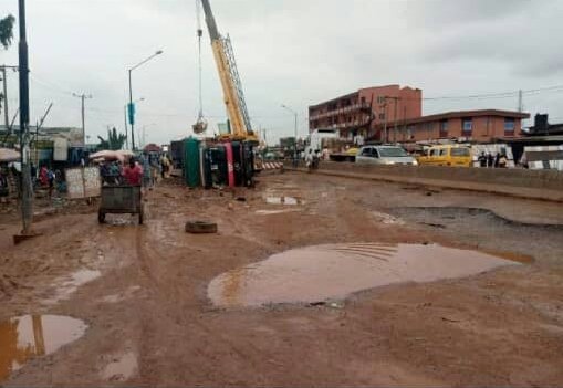 obalolaa1's tweet photo. @jidesanwoolu @drobafemihamzat @LSPWC_Official @NGRPresident @MBuhari @tundefashola @FMWHNIG @OfficialAPCNg @OfficialPDPNig this is moshalashi b/s along lagos-abk expway nothing has been done to it,it has been like this for months. @TVCconnect @seunokin @OlaAwakanTVC @AIT_Online https://t.co/4u0dUiRmBM
