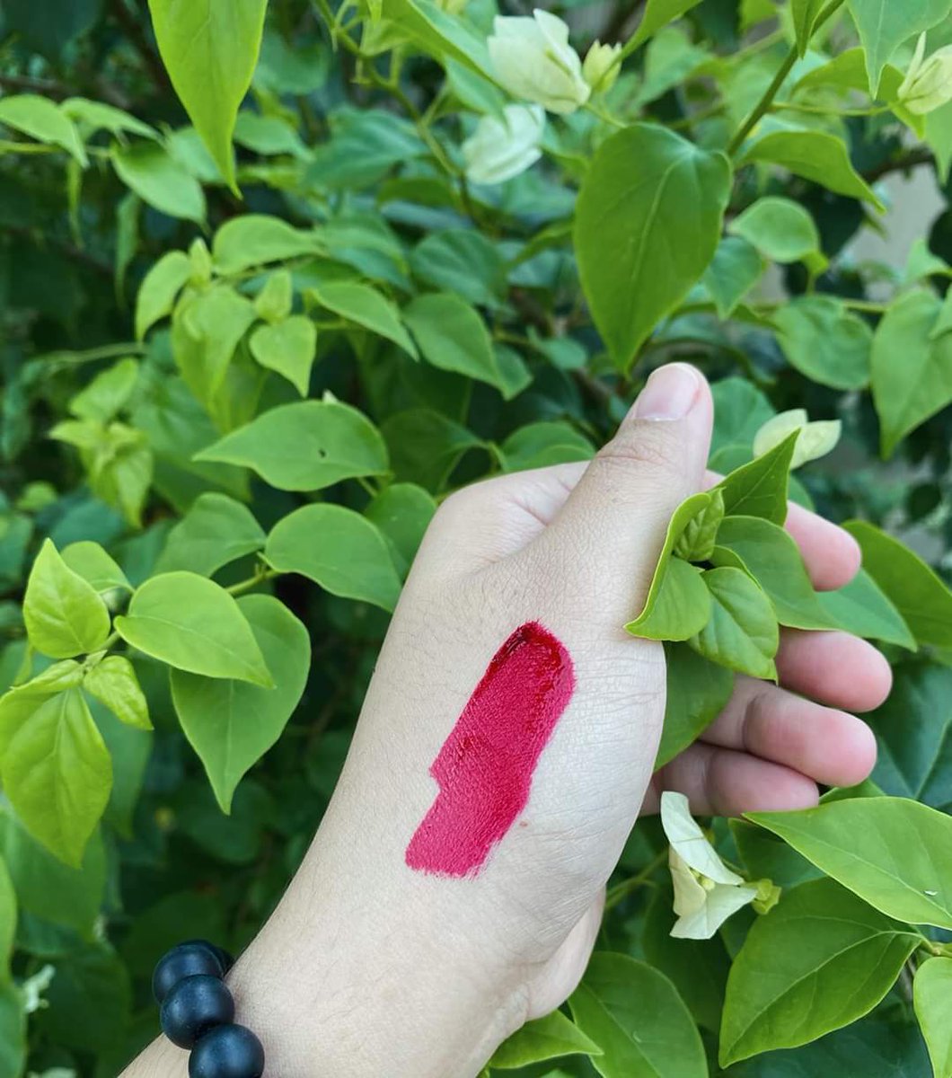faizatul_nhdayu's tweet photo. Tengok swatches pun dah ketaq, ni tak calit kat bibir lagi 🥰
#floweredition
#TeamMamiiNoe https://t.co/9Q8MeCwxyP