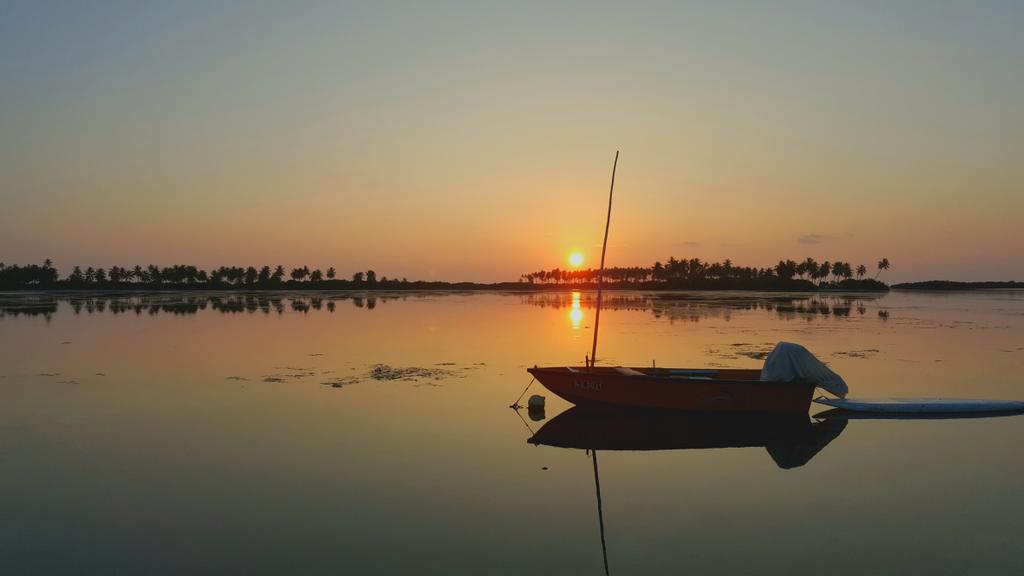 z_a_m_p_e's tweet photo. There's a sunrise and a sunset every single day, and they're absolutely free. 
#VisitAdduCity
#LifeBeyondTheEquator
#TheSunIsShiningInAdduCity
#TheSunIsShiningInMaldives

@VisitAdduCity1
@weloveadducity https://t.co/TlMGgBQC8b