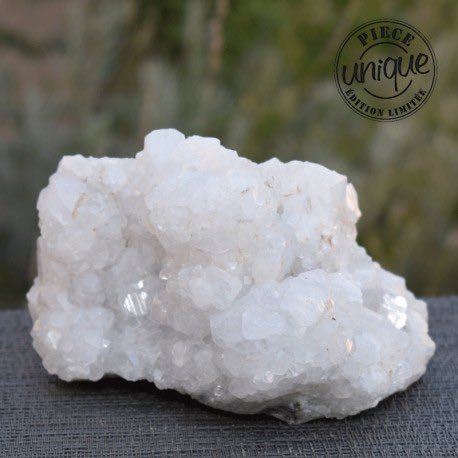 Apophyllite peut se placer dans une chambre d’amis, elle calme, apaise et soulage les allergies !