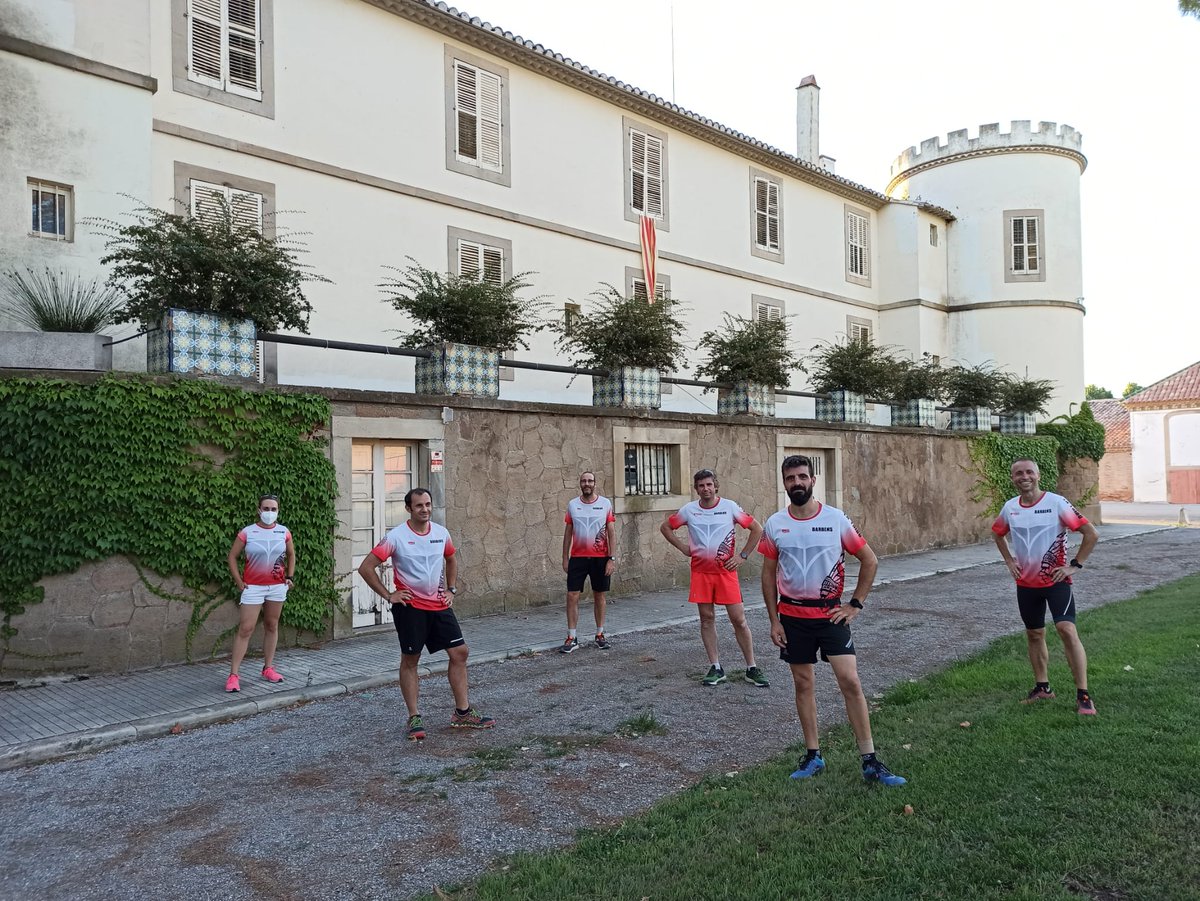 xfabregatg's tweet photo. Fi temporada de Tribu de Barbens i com a nostàlgics de nocturna del Castell vam fer una aproximació. Qui ens havia de dir que acabaríem temp entrenant en solitari! I tot i així hem mantingut esperit equip i entrega que permet acabar amb bona forma. Gràcies trainer Sandra Sarri. https://t.co/6AosPgSgUG