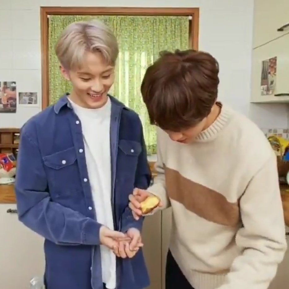 MARKHYUCKARCHIV's tweet photo. the boys made fishies!!!! https://t.co/bCDHXB0Bya