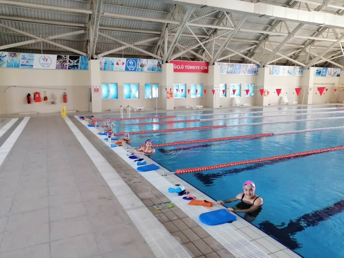 yzcogzM's tweet photo. Zeferin büyüklüğü, mücadelenin zorluğu ile ölçülürmüş.
Tüm zorluklara rağmen çalışmalarımız haftasonu da devam ediyor..
🤽‍♀️🇹🇷🤽‍♂️
#maske #mesafe #temizlik 
@kasapoglu
@mehbaykan
@Muhsinozdemir50
@alisahin5151
@SutopuFed
@GSB_Nevsehir https://t.co/4rwMZuYUNZ https://t.co/tOZJgalC0K