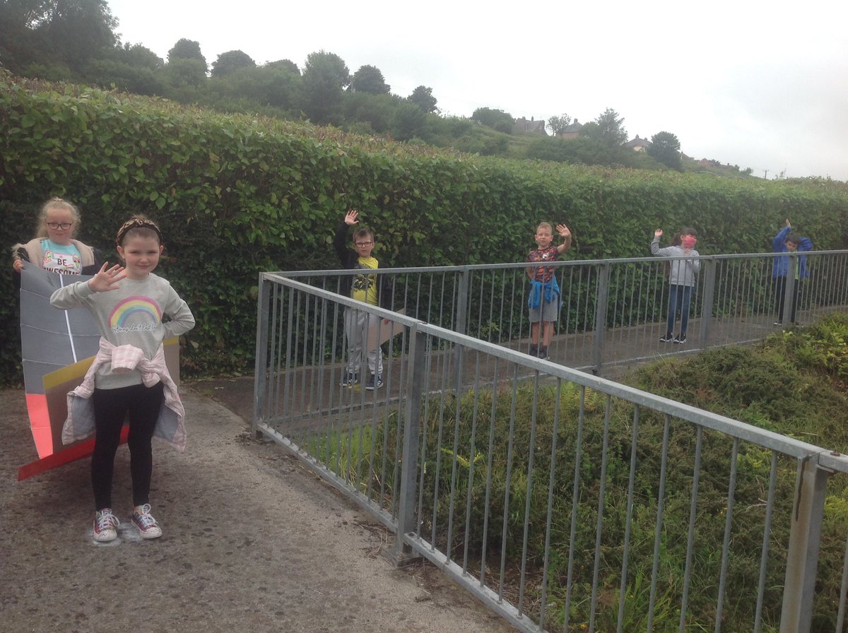 yr2PDCS's tweet photo. Year 2 Class TL Children had a great first day back in school with their friends. Sharing experiences outdoors as well as in.
#HeadPdcs
#SchoolsPembs
#whmin_education
#StevenRD70 https://t.co/qyyVlo6NZN