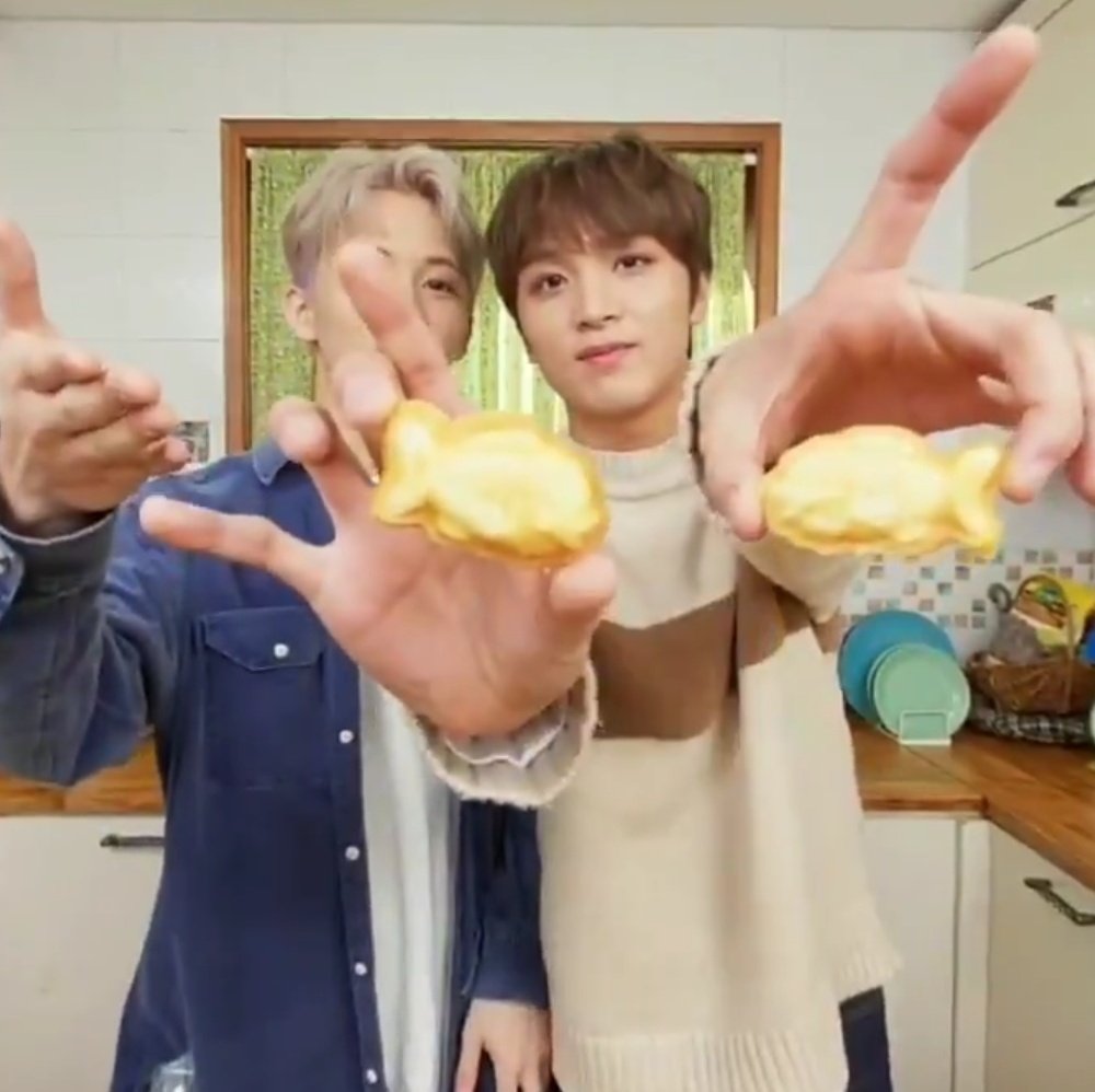 MARKHYUCKARCHIV's tweet photo. the boys made fishies!!!! https://t.co/bCDHXB0Bya