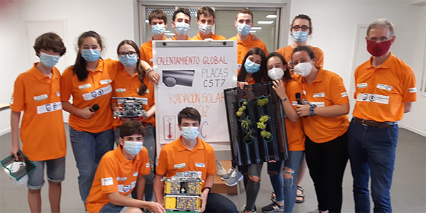 axular_lizeoa's tweet photo. Premio al emprendizaje para Overclock Axular: El equipo Overclock Axular formado por alumnos de Secundaria se ha alzado con el premio al emprendizaje en el campeonato estatal de la First Lego League. Overclock se clasificó para la FLL Spain tras ganar la… https://t.co/WBbUaamkPe https://t.co/xejfuADahv