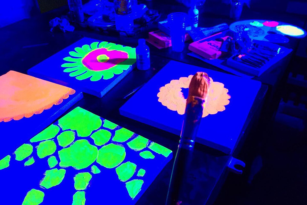 Rokib_visualart's tweet image. Drew on canvas after a long time 
#uvlight #florescentcolor #painting