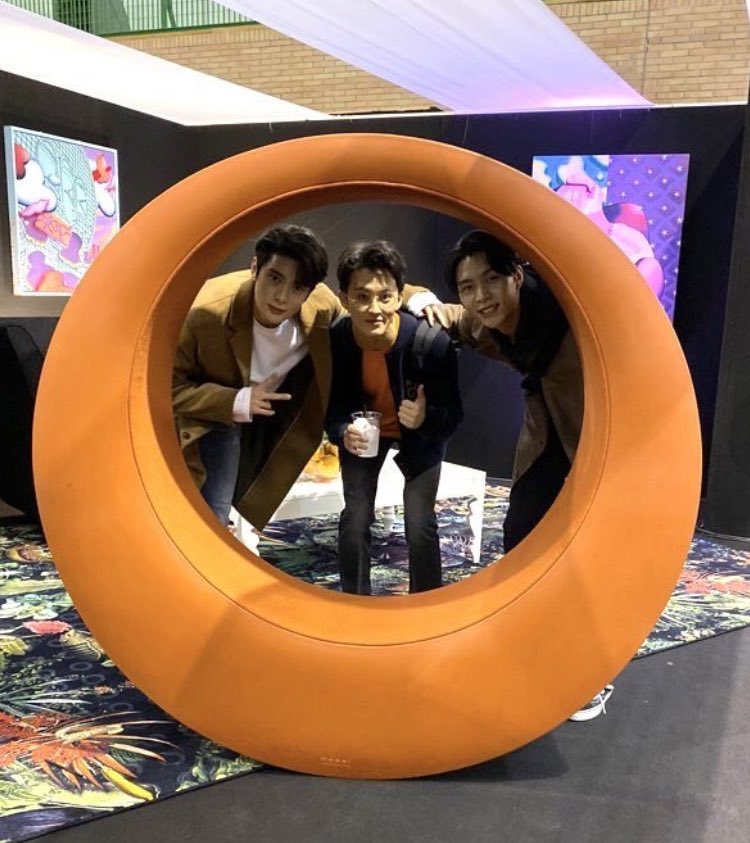 au where mark is a freshmen in college and has to share a dorm with johnjae and they both fall in love with him but he’s too oblivious to notice