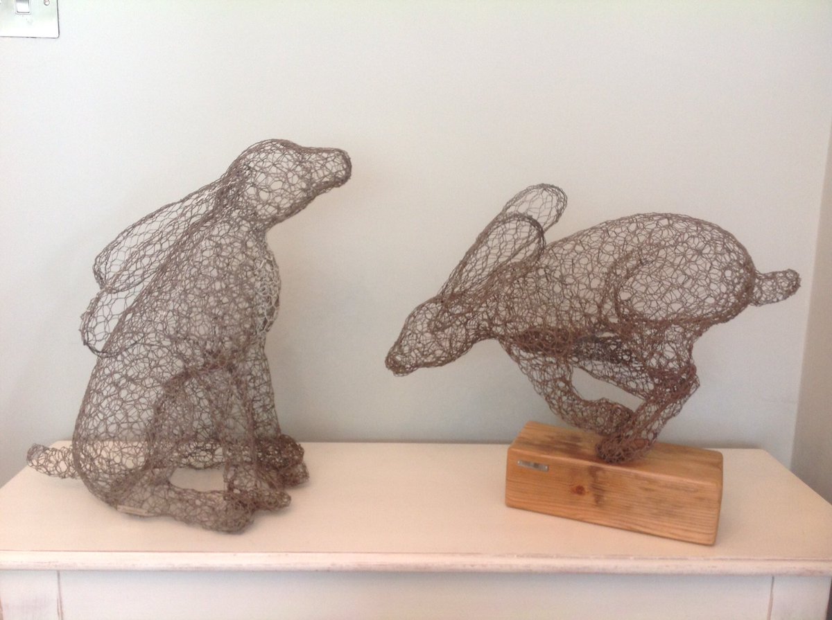 NicoletteDawn1's tweet photo. Hi #UKGiftAM #UKGiftHour Here’s a rare photo of me (I’m usually hiding from the camera!). I’m Nicolette and I create sculptures using chicken wire. #MeetNGreetDay #meetandgreetday https://t.co/7JVkE9yOoM