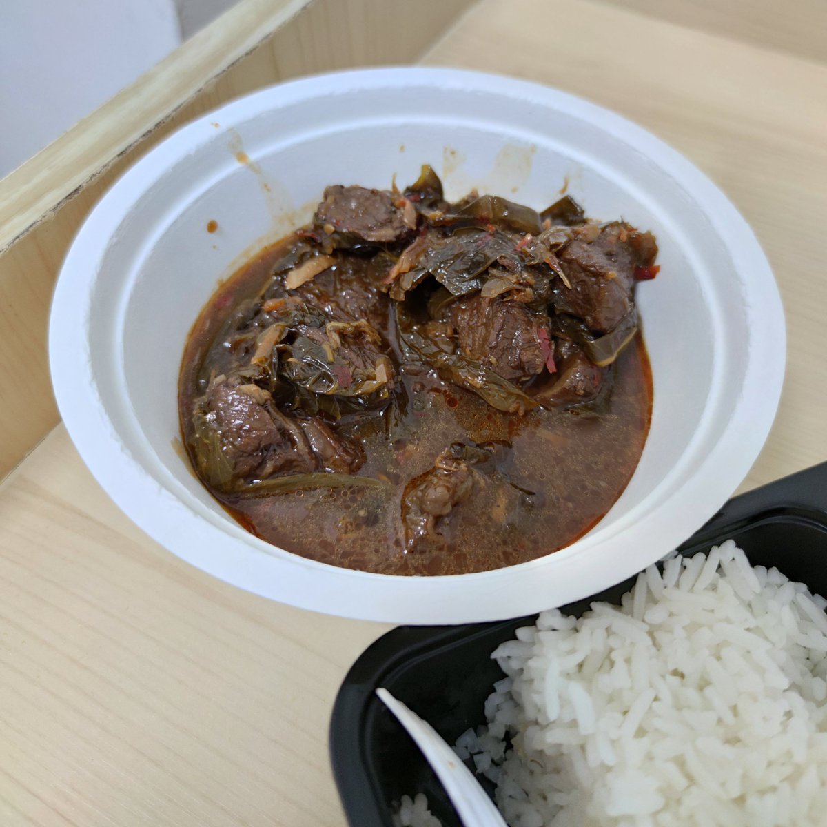 nooi_c's tweet image. แกงเนื้อใบชะมวง
ได้ใบชะมวงมา ลองเอามาทำกับเนื้อวัวแทนหมู
กลิ่นเนื้อวัวแรงไป ใบชะมวงที่รสชาด mellowๆ เลยชืดๆ ไม่หอม
ไม่แนะนำ ไม่อร่อย
#cautionary