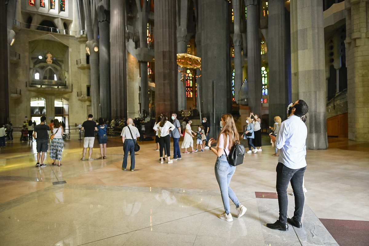 sagradafamilia's tweet photo. Avui la Sagrada Família reobre les seves portes!
Ens fa especialment feliços fer-ho amb un reconeixement especial a la ciutadania i a les persones que han estat a primera línia.
BENVIGUTS! https://t.co/RaJhrTthqW