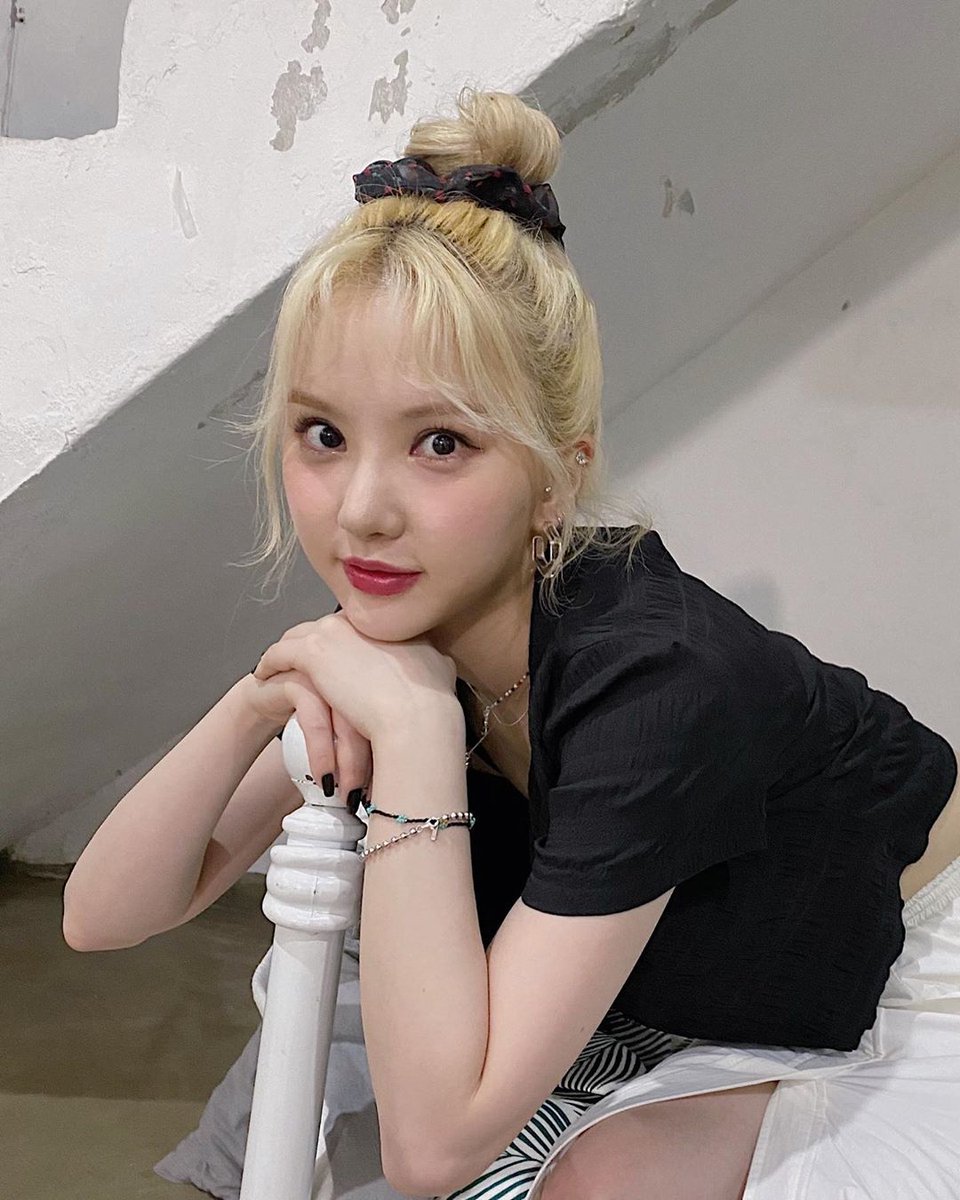 GFSquad__com's tweet photo. [PIC] 200704 -  @GFRDofficial #Eunha (rlo.ldl) post

🖤

https://t.co/0Izi709vUo https://t.co/CA9Z7yMU5r