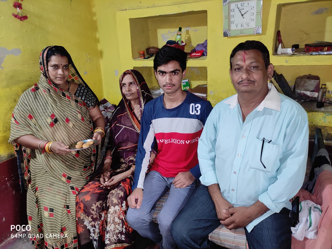 Collector Umaria (@collectorumaria) on Twitter photo #उमरिया - माध्यमिक शिक्षा मण्डल भोपाल द्वारा घोषित हाई स्कूल परीक्षा परिणाम में उमरिया जिले के शुभम विश्वकर्मा पिता संतोष विश्वकर्मा जो सरस्वती पाली के छात्र ने 400 में से 397 अंक प्राप्त कर प्रदेश की प्रावीण्य सूची में छठवां स्थान प्राप्त किया है।
<a href="/JansamparkMP/">Jansampark MP</a> #उमरिया - माध्यमिक शिक्षा मण्डल भोपाल द्वारा घोषित हाई स्कूल परीक्षा परिणाम में उमरिया जिले के शुभम विश्वकर्मा पिता संतोष विश्वकर्मा जो सरस्वती पाली के छात्र ने 400 में से 397 अंक प्राप्त कर प्रदेश की प्रावीण्य सूची में छठवां स्थान प्राप्त किया है।
<a href="/JansamparkMP/">Jansampark MP</a>
