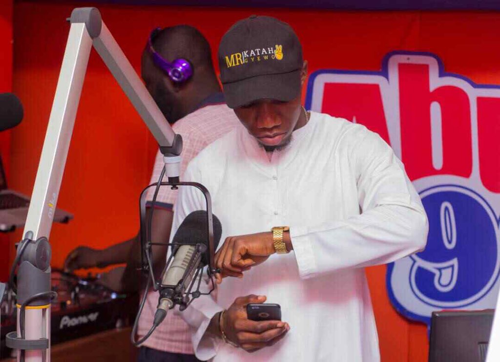mysta_lormy's tweet photo. One of the realest dudes one can have an encounter with @MrKatah
Chale bless your new age nana 🙏🏽🎉🎁🎂🎊
#Gyewo✌🏽 #HappyBirthdayMrKatah #TheKatahShow https://t.co/piESo89Itd
