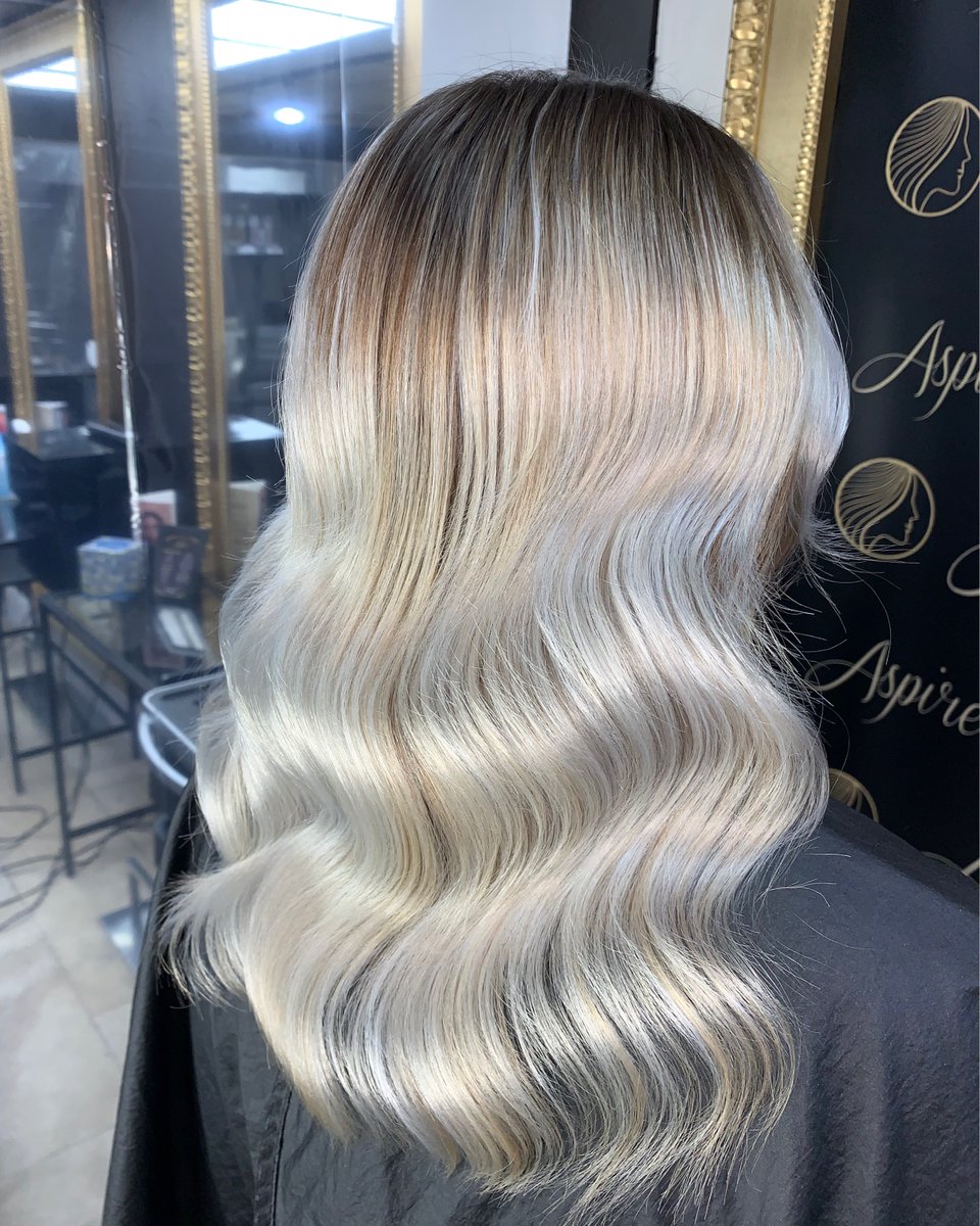 teessidesalon's tweet photo. First balayage back after lockdown by Charley on Stylist Emily! 

Using a partial balayage technique blended away Emily’s regrowth, adding cool tones throughout that pop against her existing and natural colour to freshen up for summer. 

#magma #colortouch #wellaplex #balayage https://t.co/Gy4PyAubEB