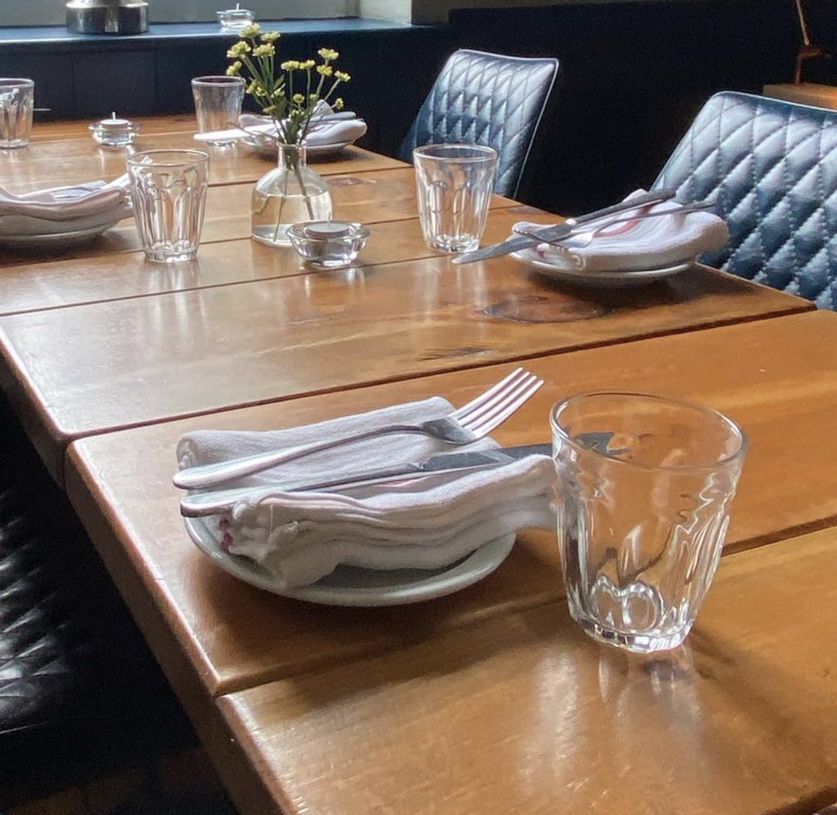 WhiteHartStow's tweet photo. Tables are booking up fast so don’t delay to book 📖 call 0145830674 for this weekend!! 
On arrival please wait to be seated 🍻
.
@ArkellsBrewery #thestagatstow #stow #cotswolds #rooms #cozypub #beergarden #accommodation https://t.co/JHocraJaF1