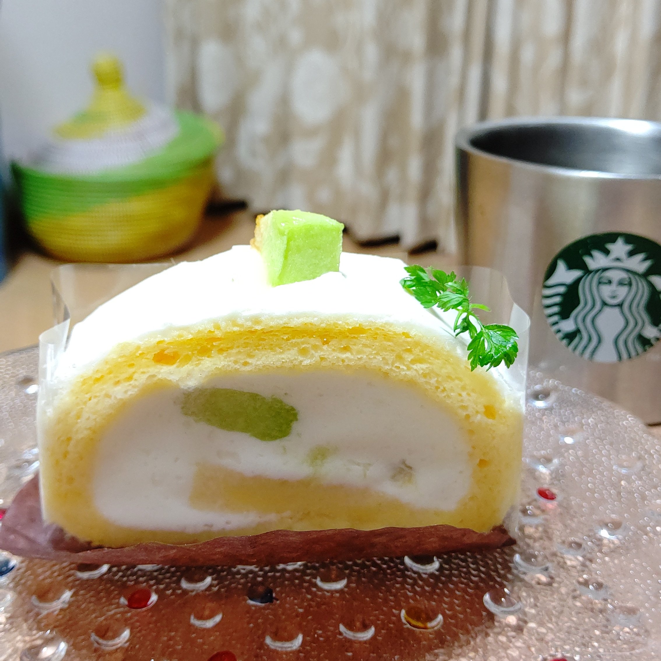 Miyan 鶴川駅前にオープンした Keepwill Marcheさん 大好きなこがさかベイクさんのパウンドケーキや スパイシーポキ等のお惣菜やお野菜もあります メロンケーキは クリームもスポンジもほんのりな甘さ メロンが引き立ちます オープン 鶴川駅
