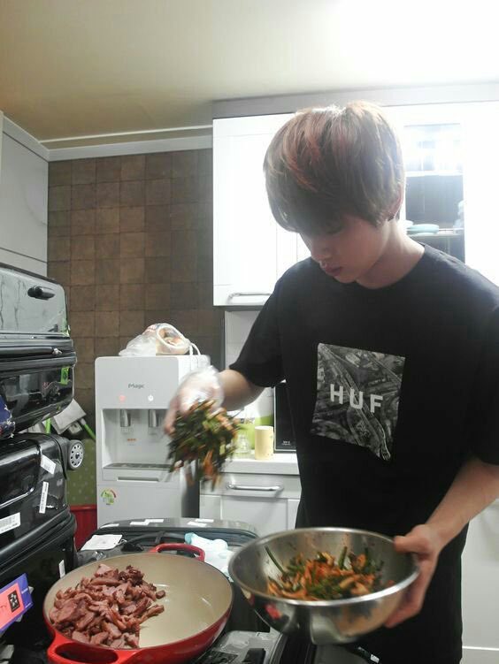 He loves when you ask him about the ingredients he’s using and he demonstrates a little of the cooking
