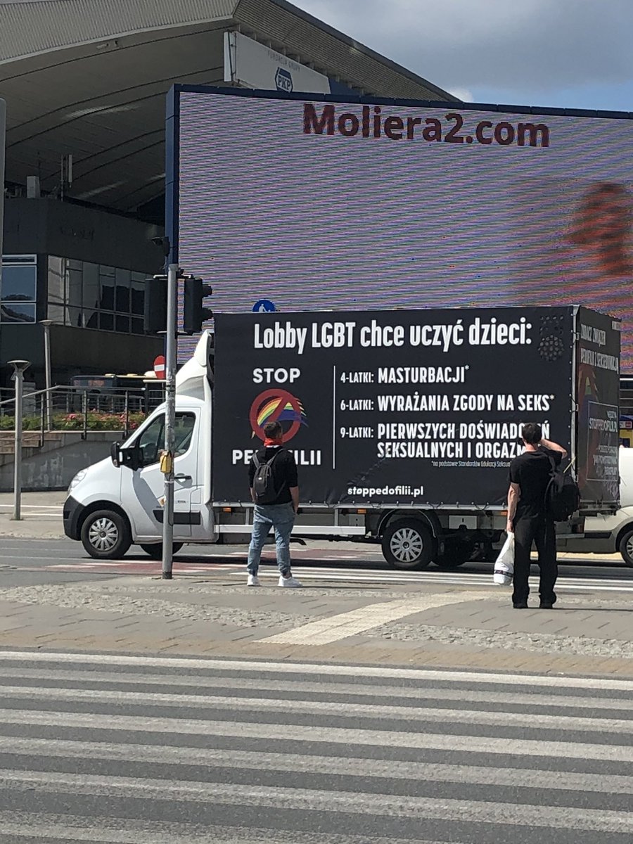 deephere_'s tweet image. w Warszawie bardzo dobrze doedukowuje się mieszkańców;))))