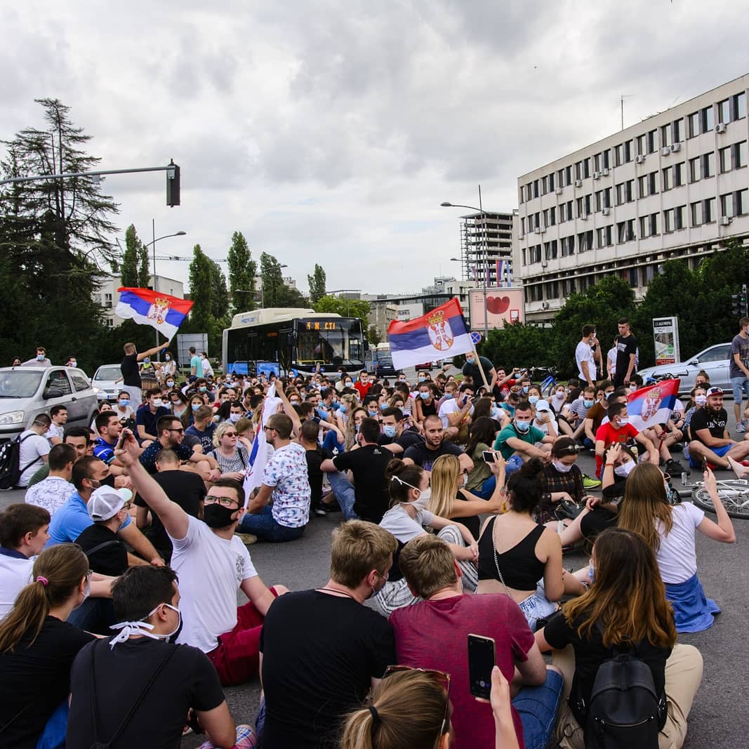 MihajloSolda's tweet photo. Novosasaki studenti solidarno sa svojim kolegama iz domova. #NoviSad https://t.co/CcUSK1vQ6d