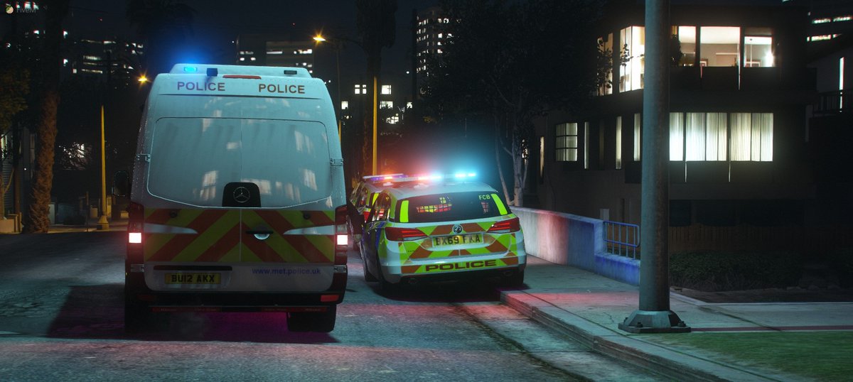 715Sherlock's tweet photo. 2/2 - @LondCallingRPC - One of the last jobs we attended was for a high risk missing person. Lots of us out searching with a few members of public helping us. https://t.co/2CjwQHICjO
