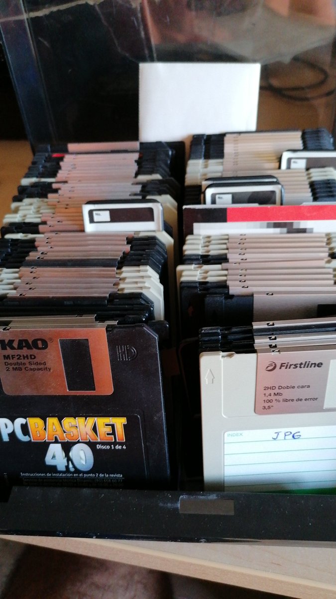 ShamrockTI's tweet photo. Revisando mi dispositivo de almacenamiento externo... Lo mismo puedo liberar algo de espacio.
#insertdisk https://t.co/BF8DbxFqIN