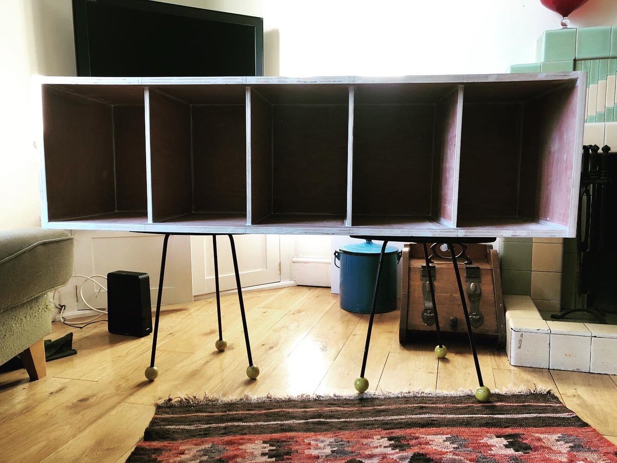 jnanagarbha's tweet image. Back in April, as lockdown was starting, a furniture design graduate sent me his design for some album storage. 
Last night he finally got to pick it up. 
I promise that I don’t normally take this long to fulfil a commission 😉
 #recordboxes
