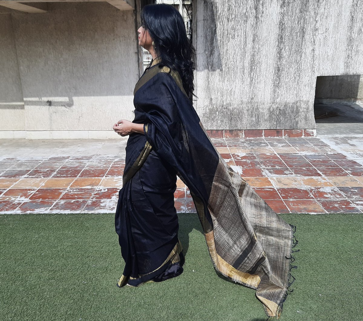 Aditi_SoSaree's tweet photo. New #fashionpost : Short Story - That Raw Silk Saree
https://t.co/s2gHz8ZCZr
#fashionblogger #sareelovers #sareeswag #Rawsilksaree #Southasianblogger #desiblogger https://t.co/Lm06SRmZUp