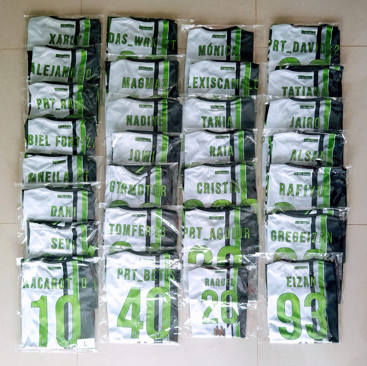 TeamPistones's tweet image. Ya nos ha llegado la nueva camiseta... 😏😏
Que os parece? Porque a nosotros nos encanta! 
Grande @wearteamdesign 👌🏼👌🏼
Confiando en ti desde el primer momento! 👕👕