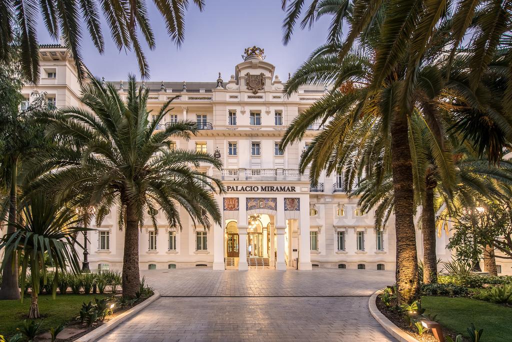 MiradasViajeras's tweet photo. El #GranHotelMiramar de la cadena @hoteles_santos nació con alma de Gran Lujo y ahora, por fin, tras la publicación del nuevo marco normativo de calificación hotelera de #Andalucía, se le ha reconocido la categoría #GranLujo. ¡Descúbrelo en #MiradasViajeras! https://t.co/00gZP9ZASi