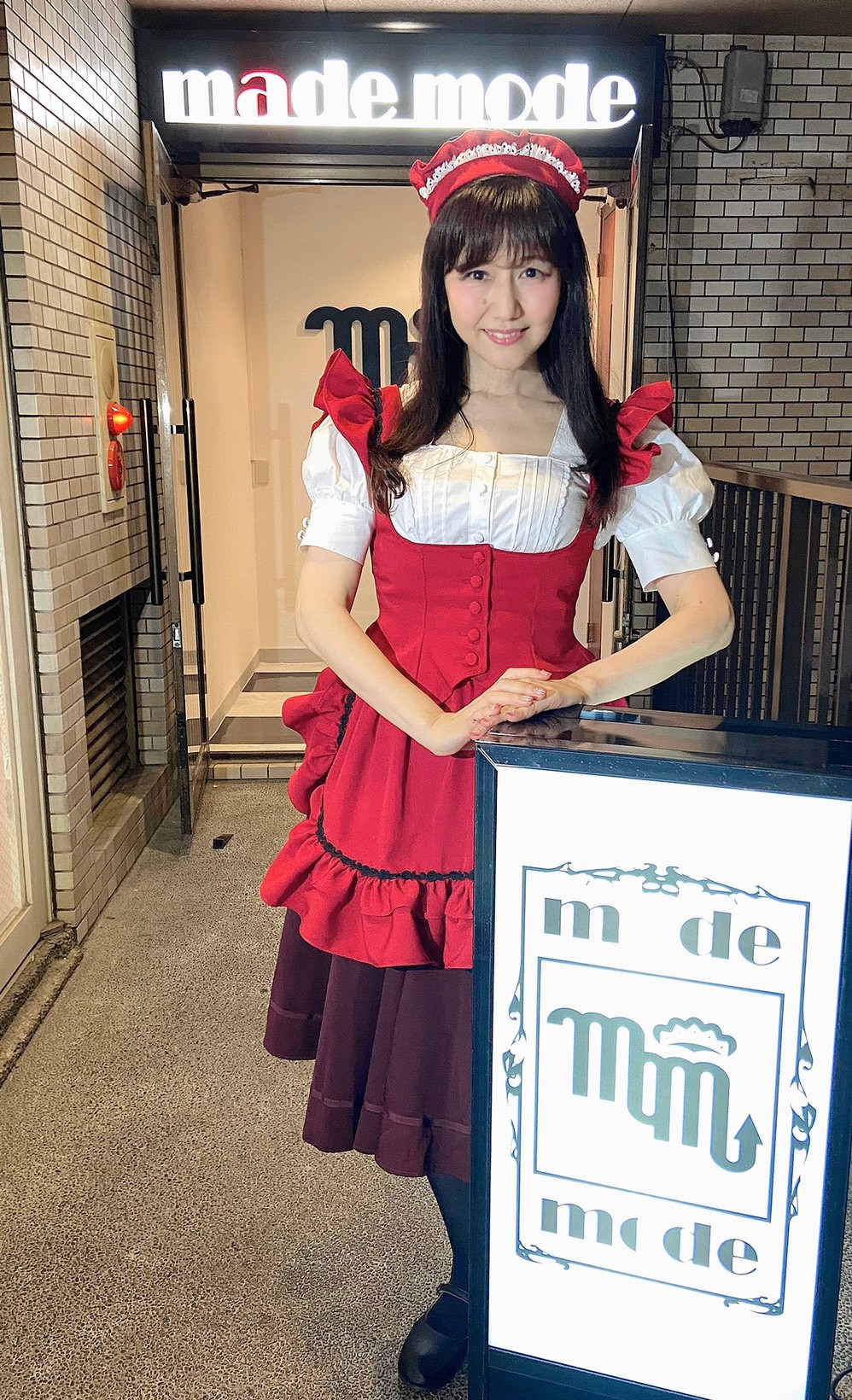 Made Mode 井上喜久子さんの配信 リモートメイド喫茶 無事に終わりました お楽しみいただけましたでしょうか 店舗の メイド制服をまとった喜久子さんの全身姿がこちらです これからも Made Mode は 魅力的なコンテンツと