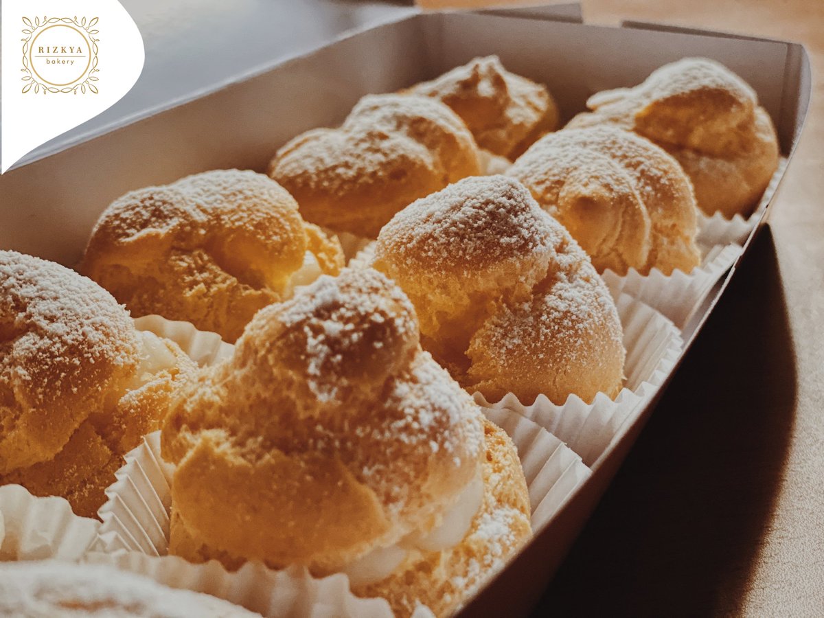 rizkyafood's tweet photo. Sedulur2 Besok minggy Ada PRE ORDER SOES FLA nya RIZKYA BAKERY yuk yang minat bisa DM / WA 087739309388 Rp 37.000,00/box (isi 10) #soesfla #soes #soesjogja #jogja #yk #yogya https://t.co/8SUKC6T7qn