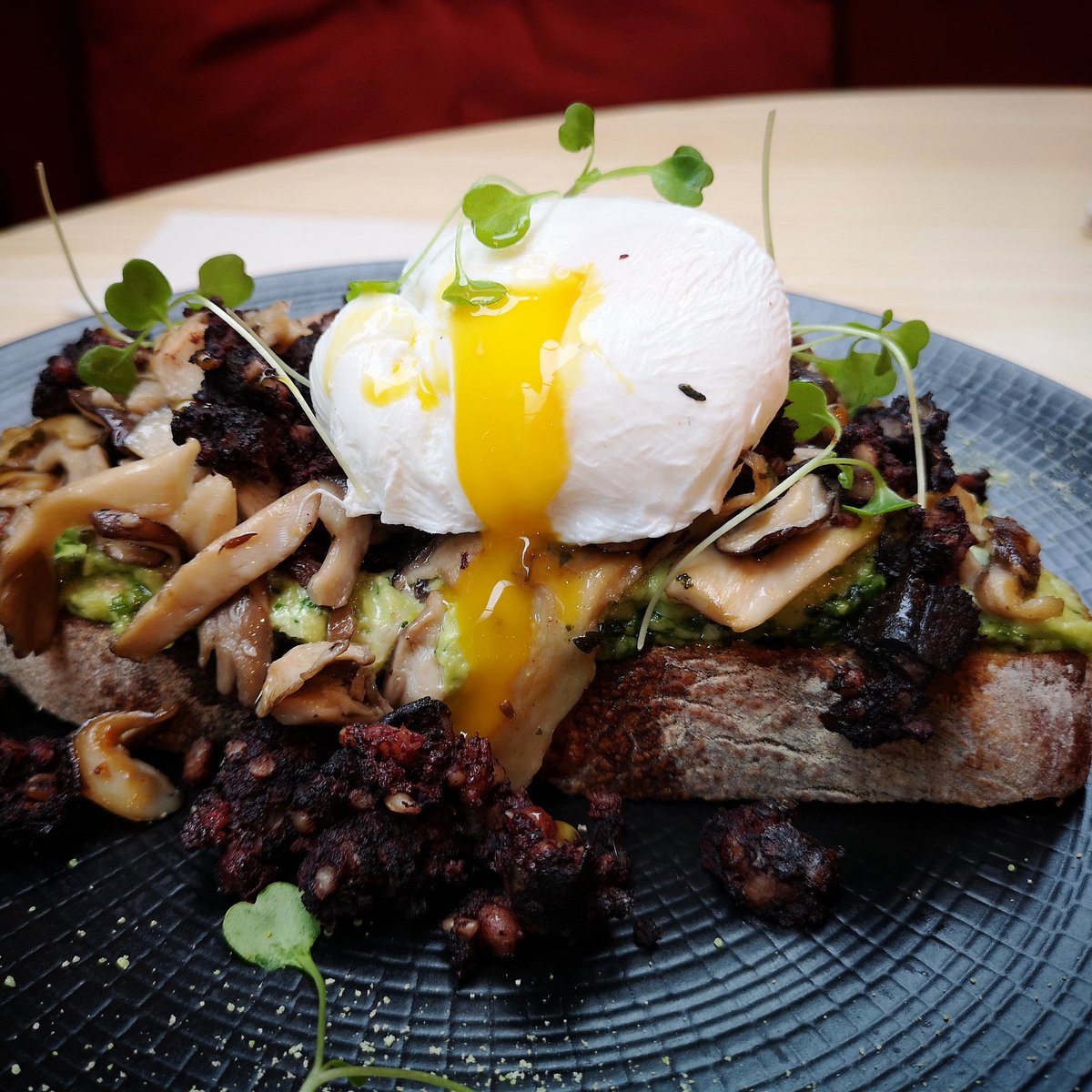 Mushrooms on toast from <a href="/AsOneFood/">As One</a>. Irish shiitake, chestnut and oyster mushrooms, <a href="/janerussells/">Jane Russell</a> black pudding, edamame and spinach pesto and Irish chervil with an organic poached egg on toast 💯
