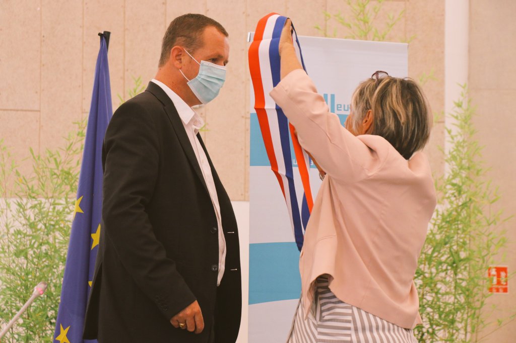 cvansty's tweet photo. Élu Maire de Villeurbanne ce matin à l'occasion du premier Conseil municipal depuis les élections du 28 juin. #Villeurbanne https://t.co/xbMAEJcHgj