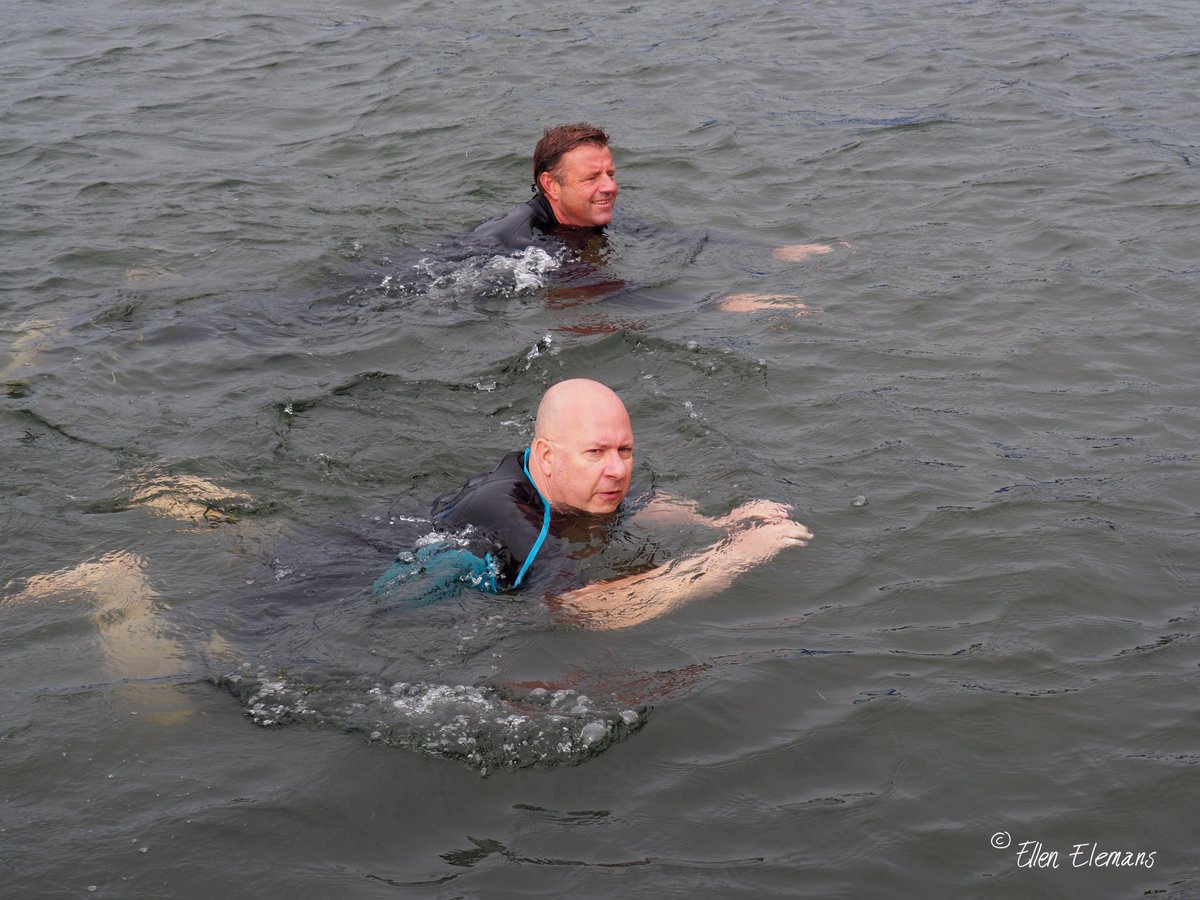 SwimtoFC073's tweet photo. @JackMikkers en @MarcLammers zwemmen voor @fightcancer_nl om aandacht te vragen voor het belang van kankeronderzoek. Dank voor de gastvrijheid @ijzerenmanvught https://t.co/nMn8HsCERL