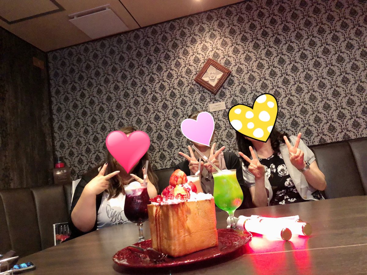 s_0124_a_'s tweet photo. Happy Birthday, GACKT❣️
みんなで映像観ながらお祝いしたよ😊
#GACKT47thBirthday 
#GACKT https://t.co/Yvx8bpegfV
