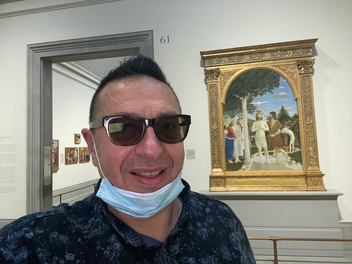 JANUSZCZAK's tweet photo. A suspicious man has been spotted inside the National Gallery looking at the Piero della Francescas. Judging by his hair, the man may recently have escaped from prison. Visitors are advised not to tap him on the shoulder while he's looking at the art. Just call the police. https://t.co/uqJswTA8Ze