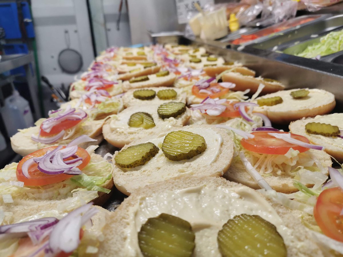 tincankitchen1's tweet photo. 60 burgers &amp; fries for doctors at the Royal Gwent Hospital, Newport!

All NHS staff are entitled to a lifetime 20% discount*.  Just flash your badge upon collection Thumbs up

*Walk-up order only.

#nhs #nhsheroes #nhsstaff #nhsworkers #burger #chickenburger #newportsouthwales https://t.co/mfWYchvisv