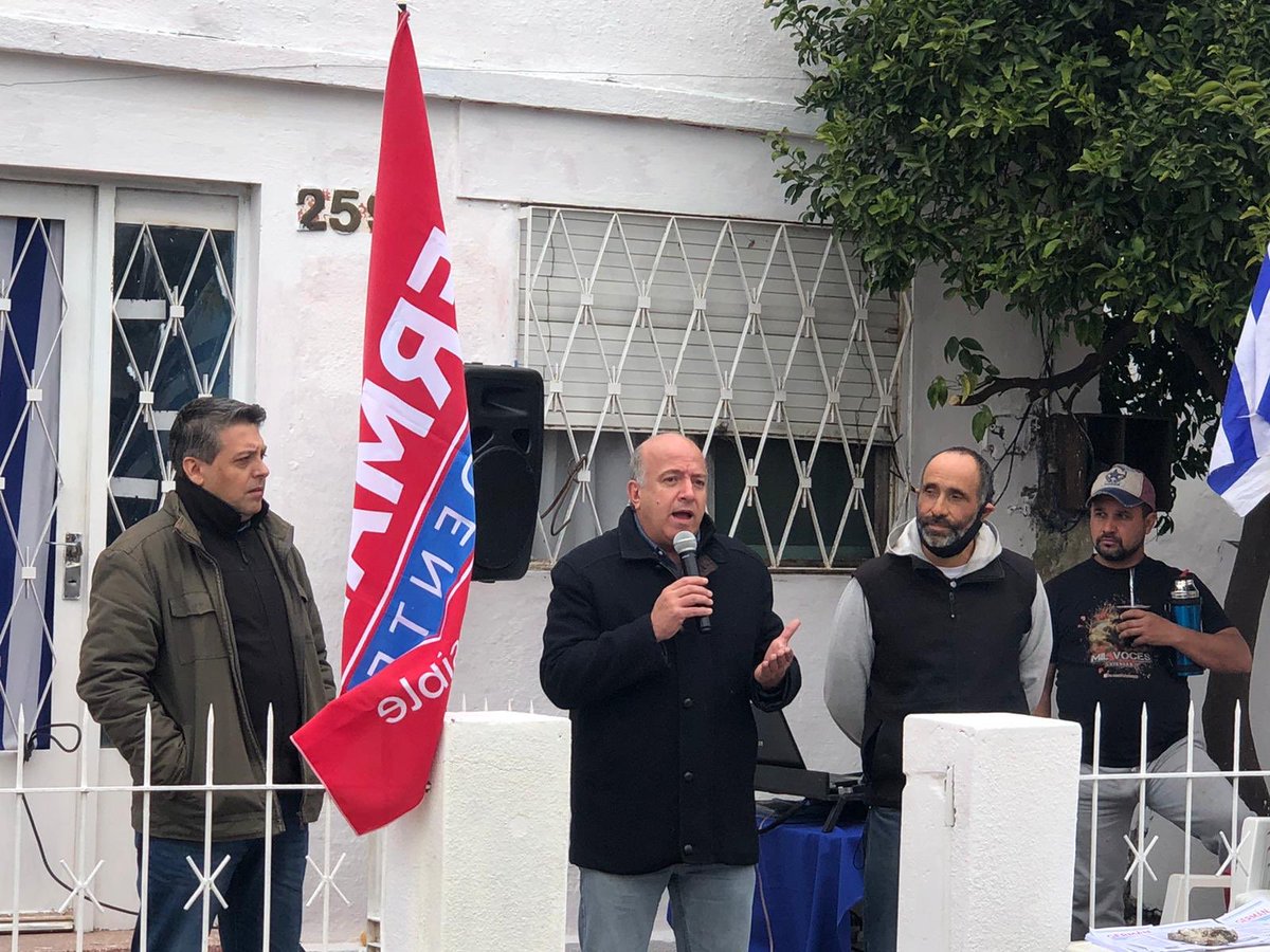 germancoutinho's tweet photo. Saludando en Barrio Malvasio el retorno de Jose desde el Frente Amplio. Un dirigente que conocimos hace mucho tiempo en el Partido Colorado y que hoy como miles están volviendo !!! https://t.co/2JcrD71zbk