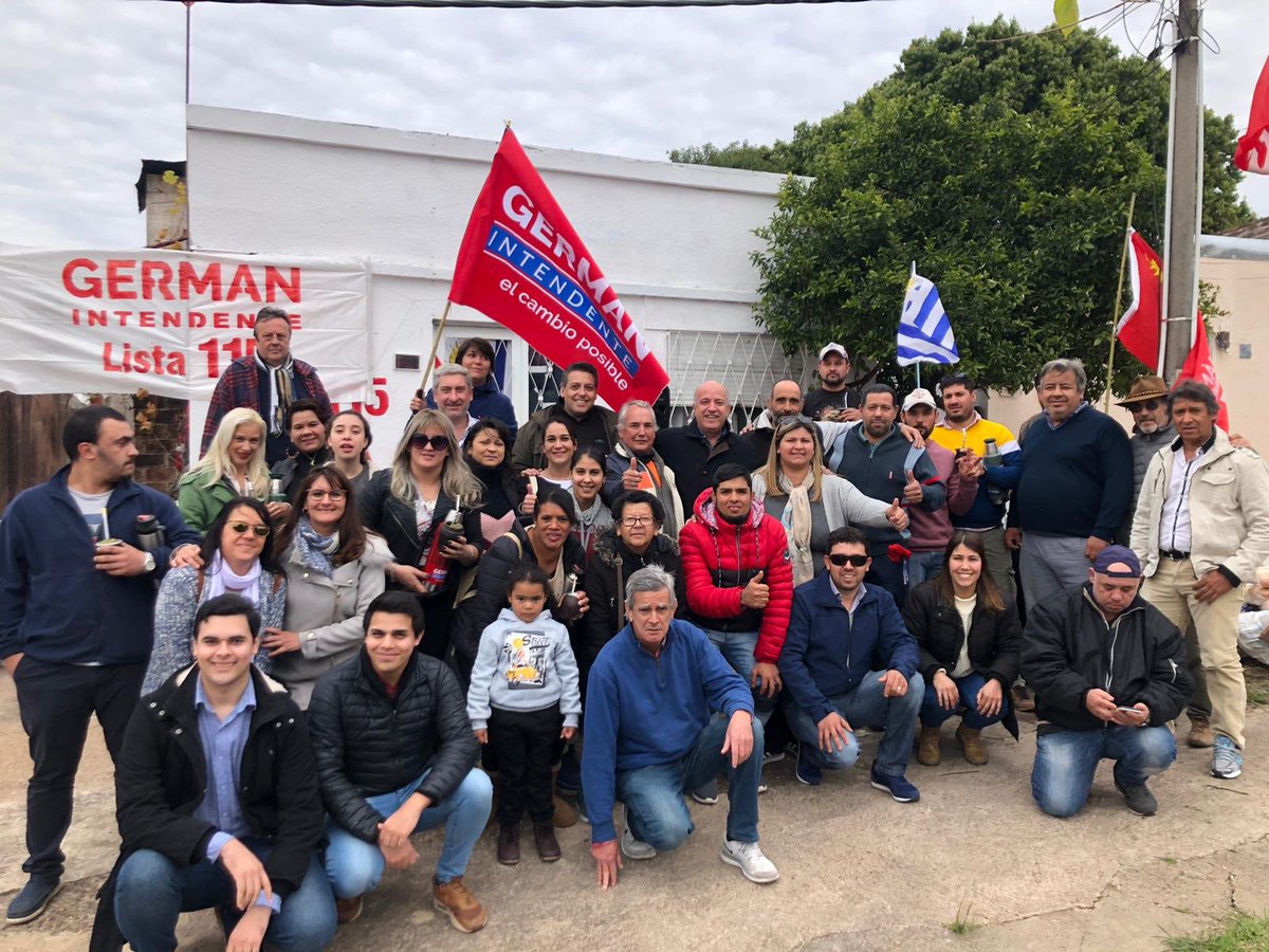 germancoutinho's tweet photo. Saludando en Barrio Malvasio el retorno de Jose desde el Frente Amplio. Un dirigente que conocimos hace mucho tiempo en el Partido Colorado y que hoy como miles están volviendo !!! https://t.co/2JcrD71zbk