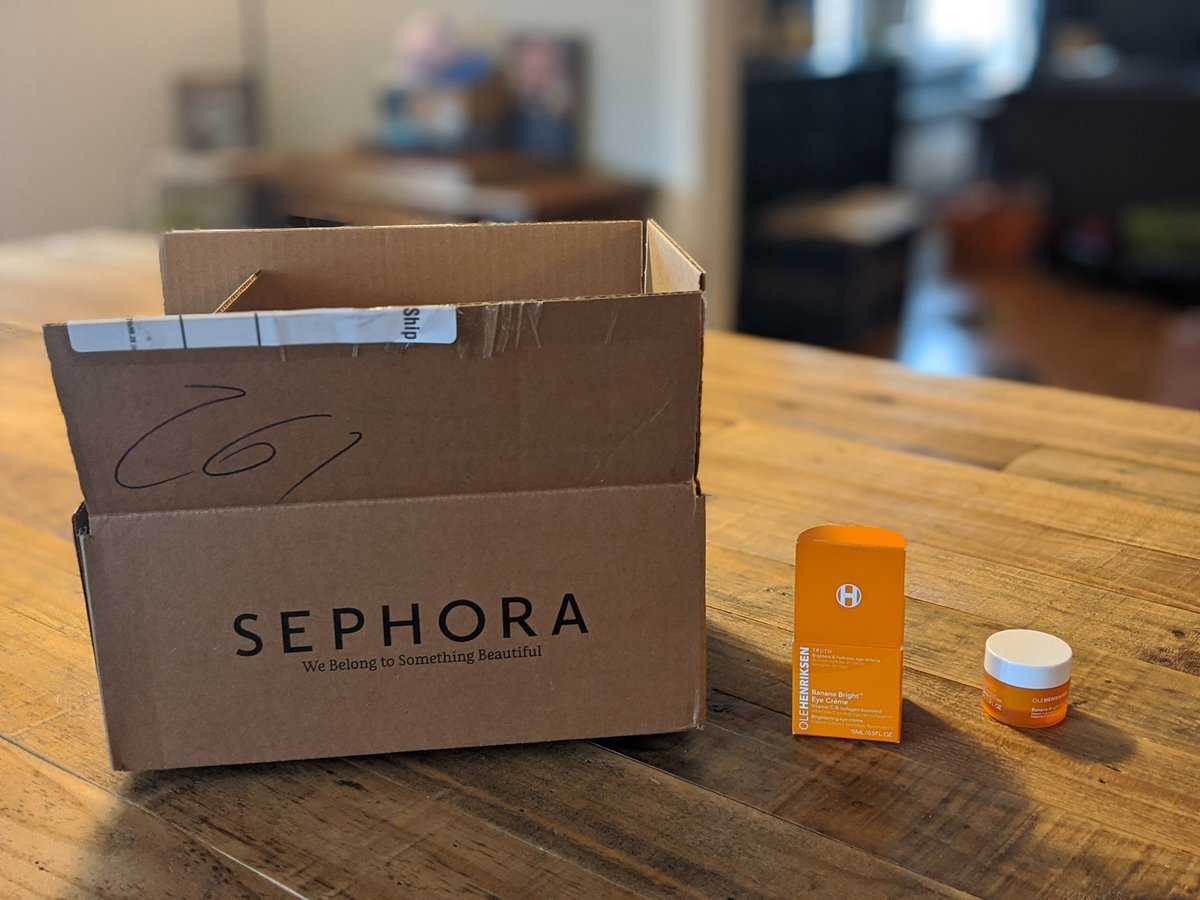 jgpippin's tweet photo. @Sephora Real question: do y'all just have the one box size? Shame on me for ordering a single item, but this packaging is unconscionable. https://t.co/CoxSFPdNbG