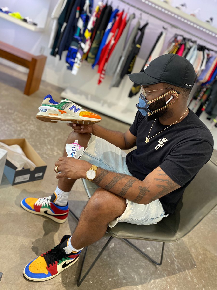 GETMOEent's tweet photo. @Centre214 has the dope @newbalance #sneakers &amp; @HFactorWater #water https://t.co/c8onEo5u16